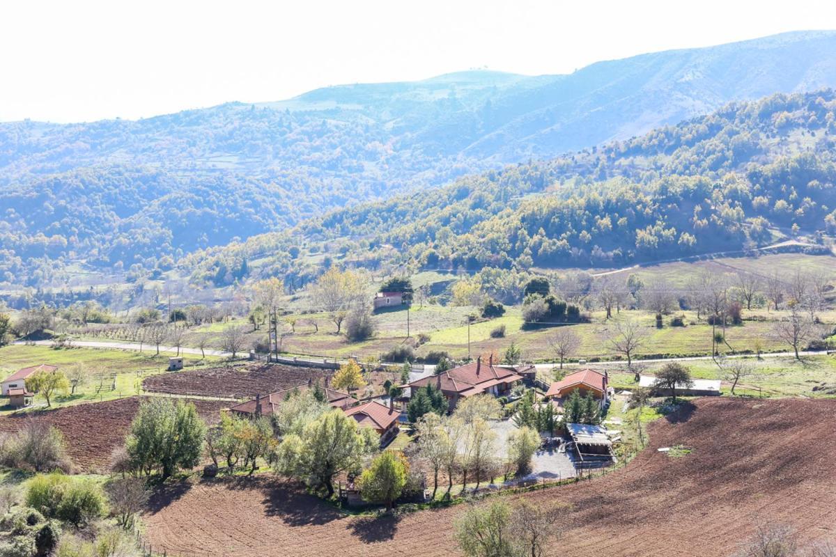 Orias Guesthouse & Farm กาลาวริตา ภายนอก รูปภาพ