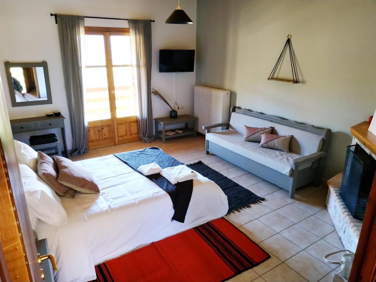 Orias Guesthouse & Farm กาลาวริตา ภายนอก รูปภาพ