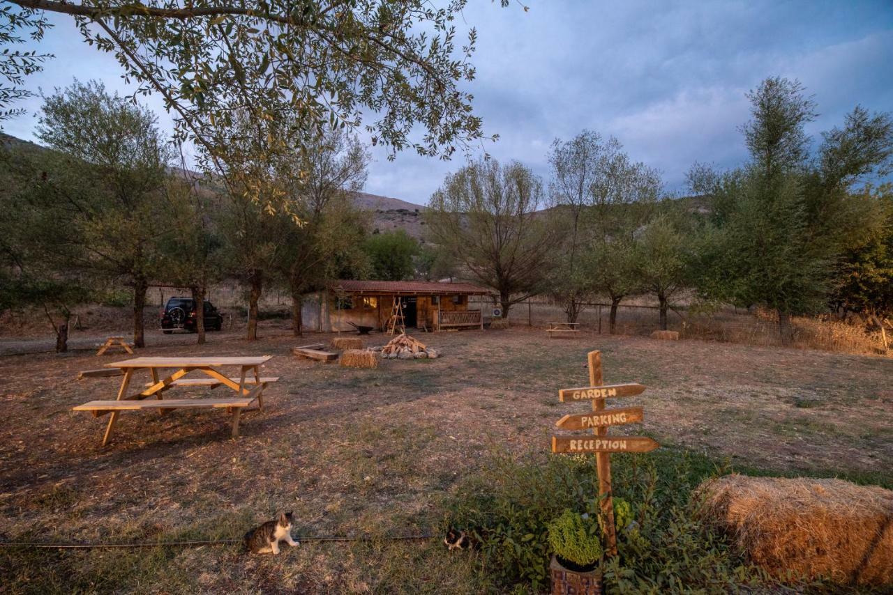 Orias Guesthouse & Farm กาลาวริตา ภายนอก รูปภาพ
